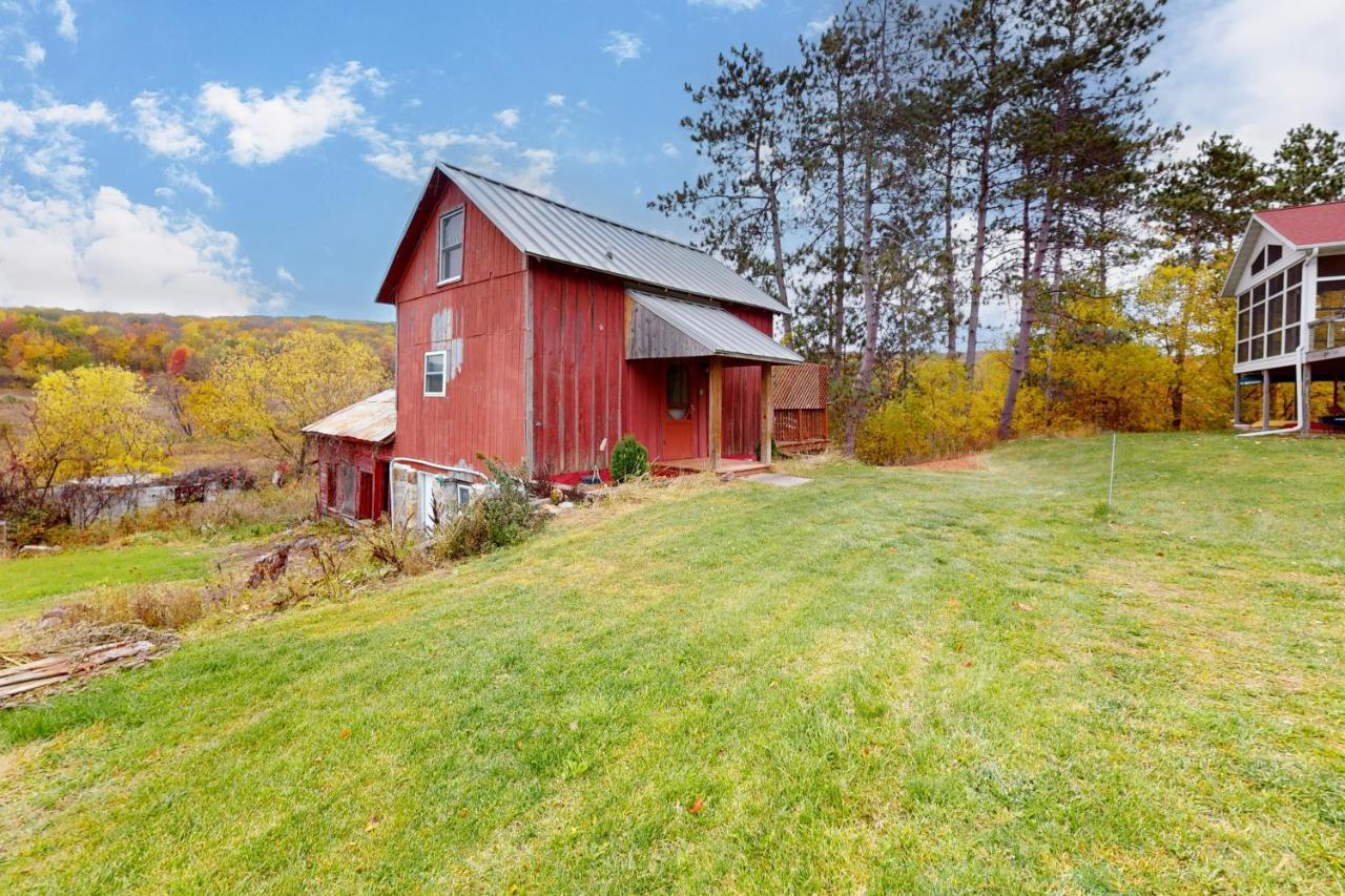 Running Fox Farm Villa Baraboo Exterior photo